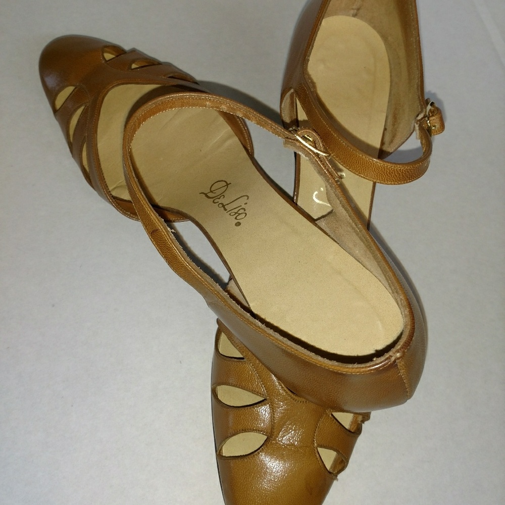 DeLiso Dress Shoes Size 8 AA Brown 2" Heels